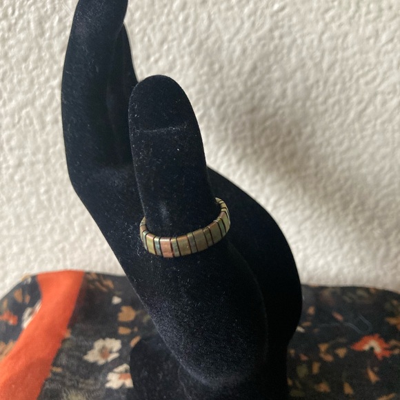 Elegant Handmade Iridescent Green Tila Bead Ring - Picture 4 of 10